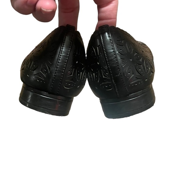 Carolinna Espinosa black perforated leather pointed toe ballet flat - Picture 5 of 7